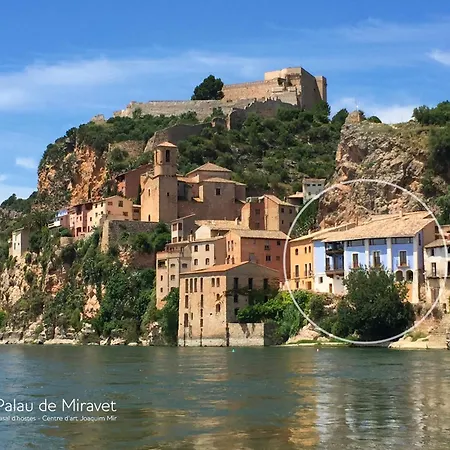 Palacio De Miravet, Casa Monumento Y Galeria De Arte Frente Al Rio Ebro *