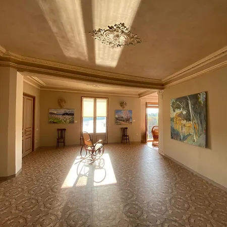 Palacio De Miravet, Casa Monumento Y Galeria De Arte Frente Al Rio Ebro Миравет